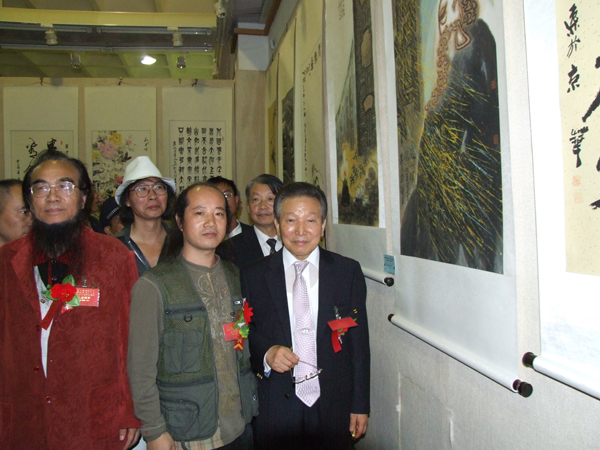 和韩国国际文化协会姜信雄会长合影.jpg
