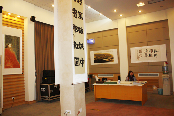 逸非发布会画展一隅1.jpg