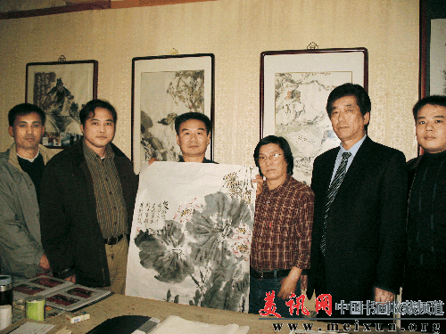 与边舒才、王增奎、王译宏先生等合影.gif