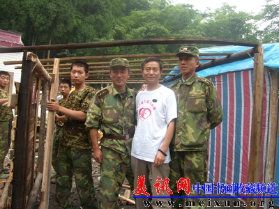 林跃慰问解放军战士1.JPG