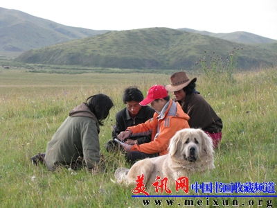 林跃与牧民在一起.JPG