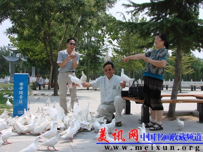 张惠臣先生在山西舜帝陵景区游览.JPG