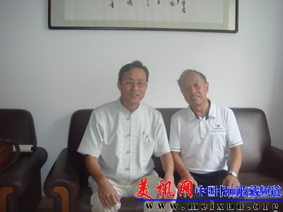 张惠臣在李肇星办公室留影.JPG