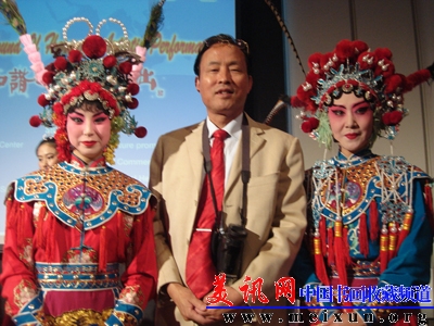 中国演出团在西班牙联合国之声京剧演员合影.JPG