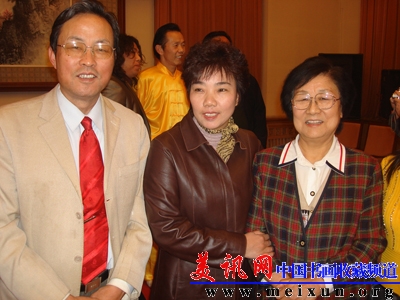 与女高音歌唱家马玉涛合影.JPG