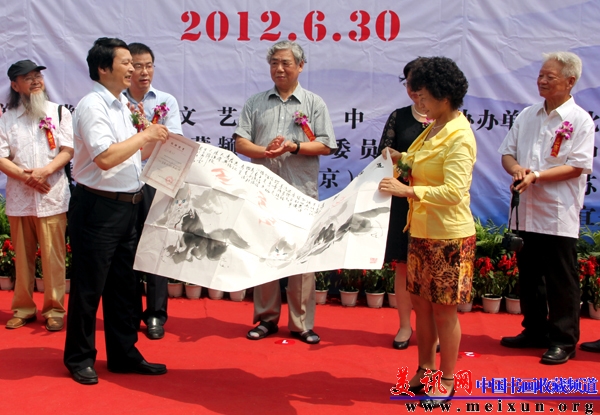 中国书画收藏频道艺术委员会秘书长刘文嫡赠画.jpg
