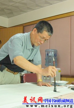 陈之泉在中山挥毫之一（可，已压缩）.jpg