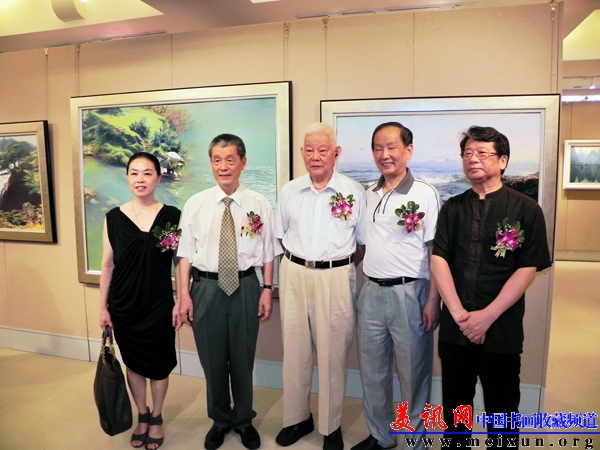 DSCN8475叶主席和陈之泉尹定邦周萍等五人（可左2为陈之泉）.jpg