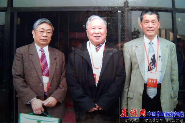 陈之泉与周干峙部长吴良庸大师（可）.jpg