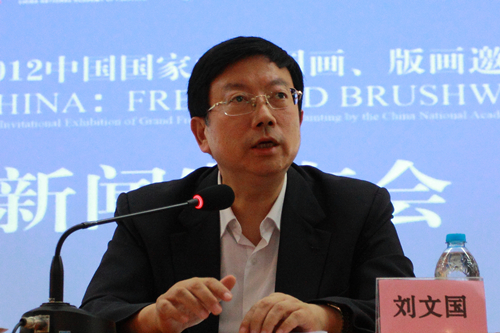 中国上海国际艺术节组委会副秘书长、中国上海国际艺术节中心艺术总监刘文国介绍中国上海国际艺术节.jpg