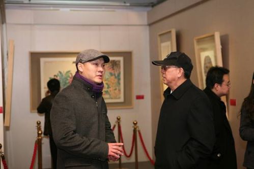 图-5与全国政协副秘书长、北京世纪名人国际书画院院长张道诚先生在展厅.jpg