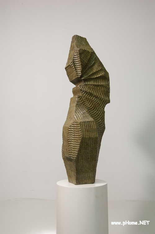 作者：徐升《频率》材料：铸铜。尺寸：40x40x100cm年代：2013.jpg