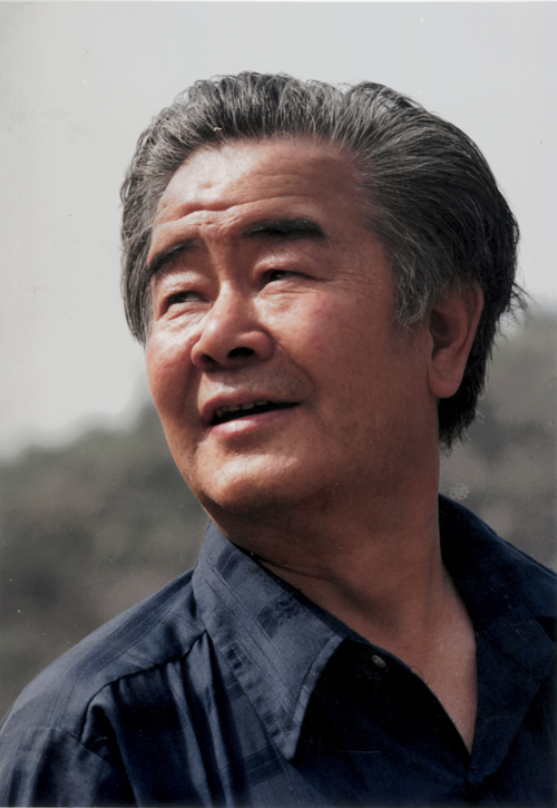 1981年黄胄在中国画研究院.jpg