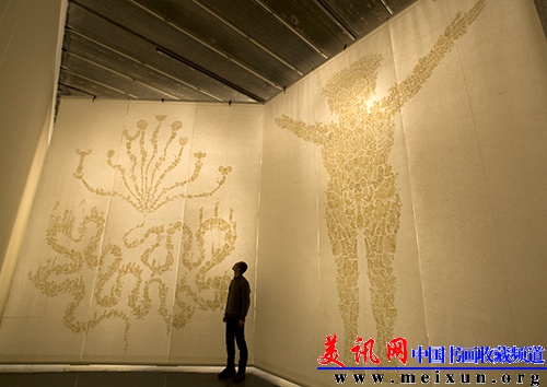 邬建安《七层壳》手工着色和浸蜡镂空剪纸、棉线、宣纸、绢 520x450cm 2011.jpg
