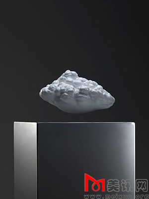 方柱浮云（磁悬?。?0 x 20 x 152cm.jpg