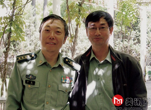与中国美协副主席李翔先生合影.jpg