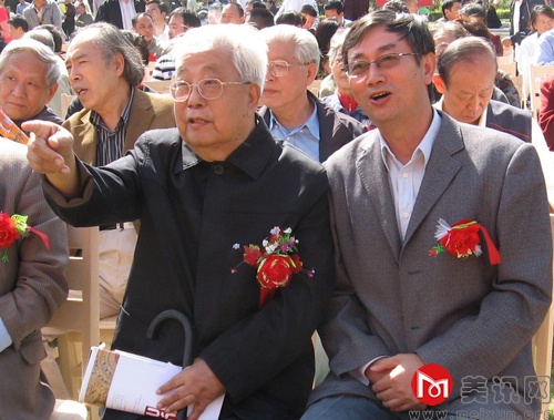 与著名书画家张建中一起参加活动.jpg