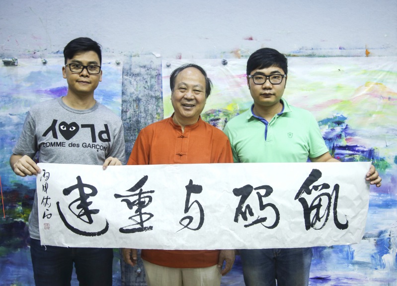 左导演莫政熹，中艺术家刘佑局，右策展人吴京蓬.jpg